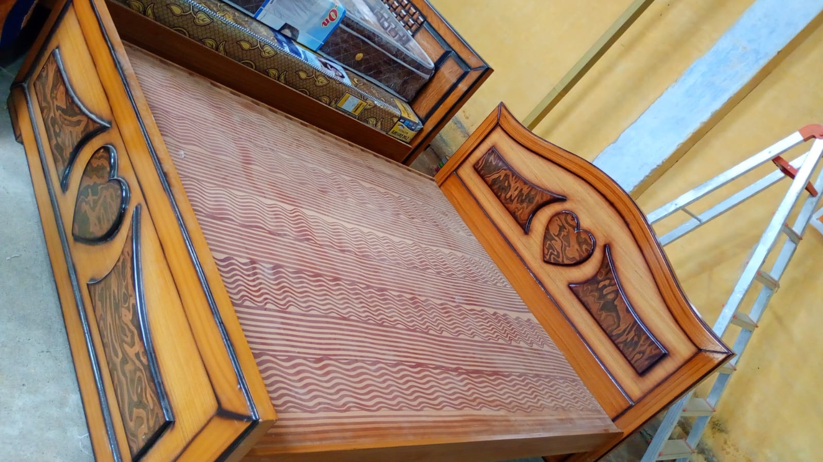 shesham wood double cot (heart model)